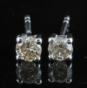 14kt diamond earrings 0.50 ct