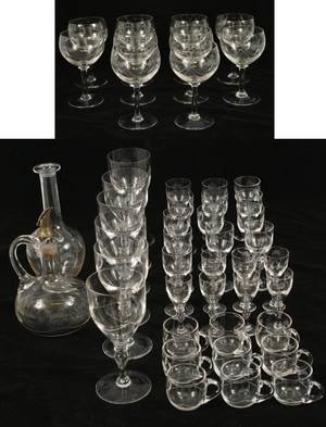 Glasservis 37 delar samt 10 st vinglas 1900-talets första del47