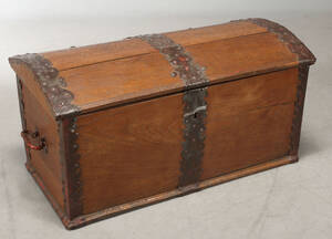 Kiste af massivt egetræ