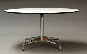 Charles Eames. Rundt spisebord Segmented Table. Ø 140 cm