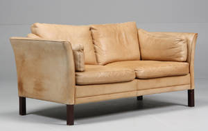 Dansk møbelproducent. 2-pers. sofa, bøffellæder