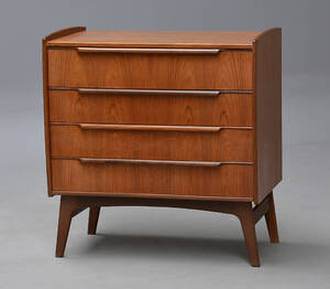 Dansk møbelproducent. Kommode  sminkebord i teak