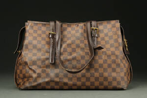 Louis Vuitton. Skuldertaske