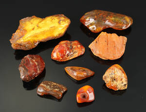 Samling ravstykker. Vægt 370 gr,