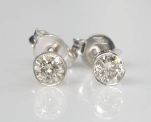 Par brillantørestikker, ca. 0.38 ct. 2 Denne auktion er annulleret - se nu vare 1898041