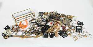 Bijouterier med skrin