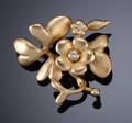 Ole Lynggaard. Blomsterlås, 18 kt. guld med brillanter