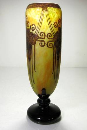 Kameenvase mit Traubendekor