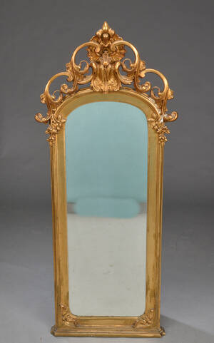 Nyrokoko spejl i ramme af forgyldt træ og gesso, 1800-tallets anden halvdel Denne vare er sat til omsalg under nyt varenummer 4414482