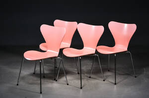 Arne Jacobsen. Fire Syverstole model 3107 4 Denne vare er sat til omsalg under nyt varenummer 4315099