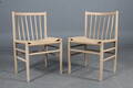 Jørgen Bækmark. To tremmestole af eg, model J80. 2
