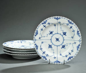 Kgl. P. Musselmalet, helblonde. Fem middagstallerkener 5