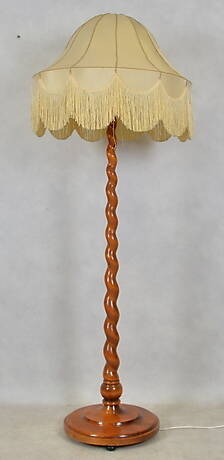GOLVLAMPA, trä, barockstil, 1900-talets andra hälft.
