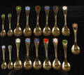 Georg Jensen. Samling juleskeer og teskeer af forgyldt sølv 17  7