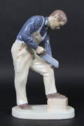 Bing  Grøndahl. Snedker, figur af porcelæn nr. 2434