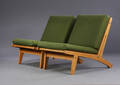 Hans J. Wegner. Par lavrygget lænestole, model 375 2