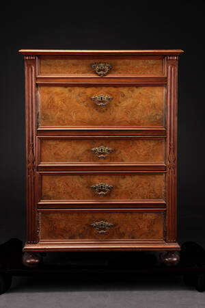 Chiffoniere af nøddetræ, ca. 1900