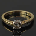 Ring i 18 kt. guld og hvidguld med princess cut diamant
