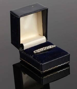 Art Deco broche med diamanter