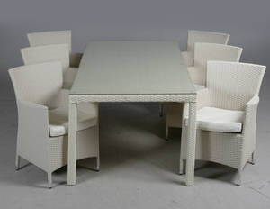 Havemøbler. Seks havestole samt bord, råhvidt polyrattan, aluminium stel. 7