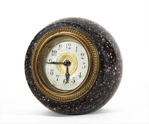 Bordsur i porfyr, 1900-talets första hälft