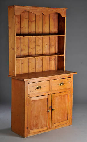 Køkkenskab af fyrretræ