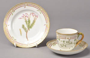 Royal Copenhagen Flora Danica - kaffekop  underkop  sidetall. i porcelæn nr. 35973551 1. sort. 3