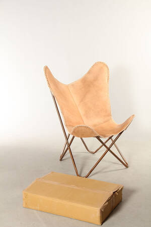 Butterfly chair  Flagermusstol, naturfarvet skind 