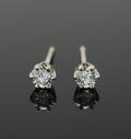 Et par solitaire ørestikker af hvidguld med brillanter, ca. 0.20 ct., 14 kt. hvidguld