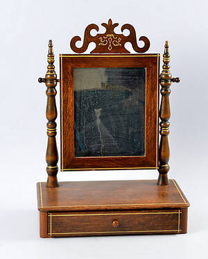 LÅDSPEGEL, trä, 1900-tal.