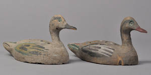 Par lokkeænder i bemalet træ. 1900-tallet. 2