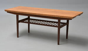 Dansk møbelproducent. Sofabord med udtræk