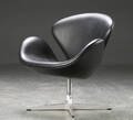 Arne Jacobsen. Lænestol model Svanen 3320 i original sort læder