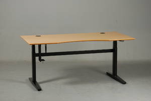 Holmris Skrivebord med elektrisk hæve sænkefunktion, bøgsort