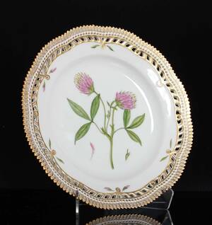 Royal Copenhagen, Flora Danica middagstallerken nr. 203553