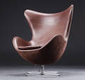 Arne Jacobsen 1902-1971. Hvilestol Ægget, Coffee Range Aniline læder