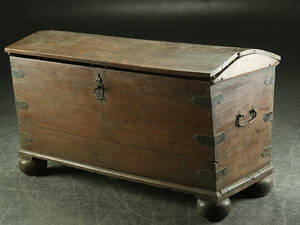 Barok kiste af egetræ, 1700-tallet