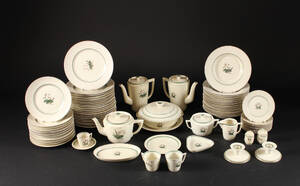 Royal Copenhagen Hjertegræs spisestel af porcelæn 75 Denne vare er sat til omsalg under nyt varenummer 4296321