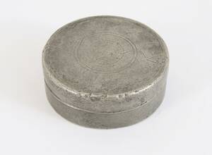 Burk med lock, tenn, 1827