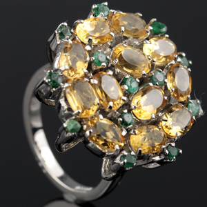 Citrin og smaragd ring.