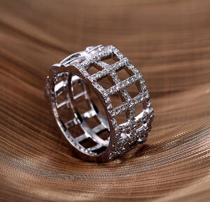 Loris. Fransk brillantring af 18 kt. hvidguld, i alt ca. 0.50 ct