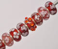 20 Charlotte Borgen beads i røde nuancer 20