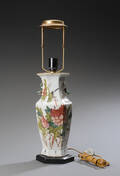Famille Rose vase omlavet til bordlampe 