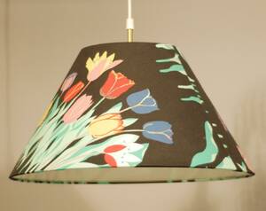 JOSEF FRANK TAKARMATUR FÖR FIRMA SVENSKT TENN, STÄMPLAD I ARMATUREN SVENSKT TENN NR 2560, SKÄRMENS MÅTT DIAM 47, HÖ 26 CM