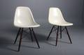 Charles Eames 1907- 1978. Sæt på to stole. 2