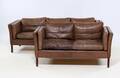 Dansk møbelproducent. Tre og to-pers. sofa, brunt læder 2