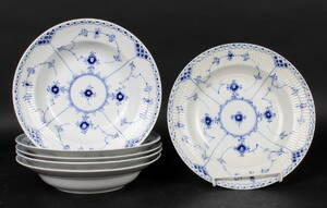 Kgl. Porcelæn. Musselmalet halvblonde tallerkener nr. 565 samt 659. 6 