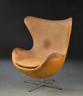 4219 - Arne Jacobsen. Lænestol Ægget, model 3319 med vip. 