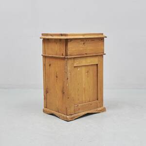 Pottskåp, Längd 49 cm. Djup 38 cm