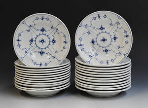 Royal CopenhagenKgl. P. Musselmalet, riflet, jernporcelænhotelservice, 24 suppetallerkener nr. 224524